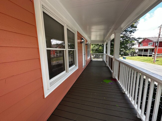 Photo - PRE-LEASING FOR AUGUST 2026!