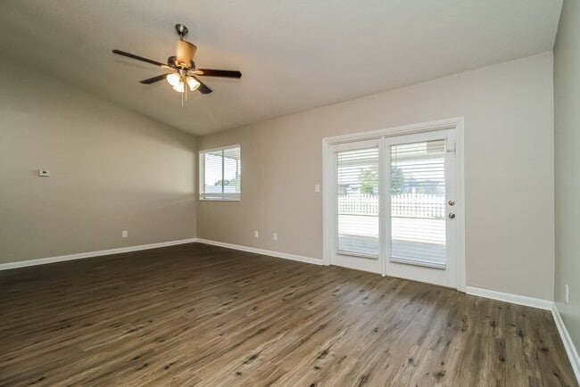 Photo - 1533 Colony Ave