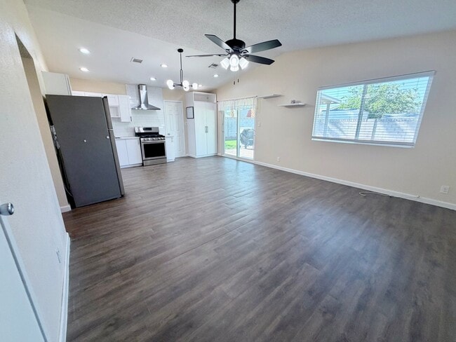 Photo - 6300 Espinosa Ave