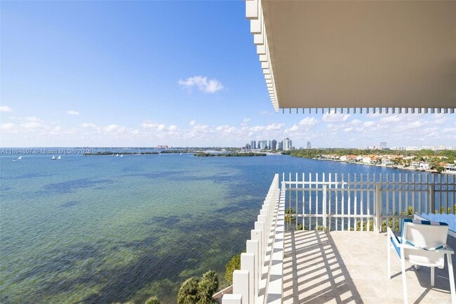Building Photo - 1 Grove Isle Dr Unit A1102