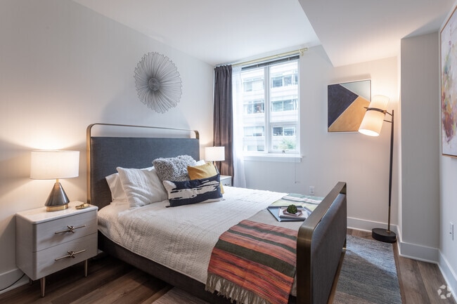 2BR,2BA - 1,331SF