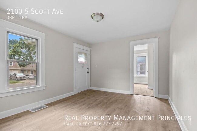 Photo - 2100 S Scott Ave