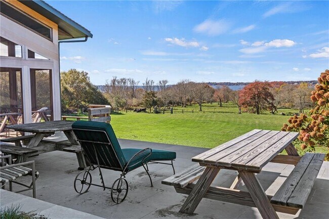 Photo - 247 W Main Rd