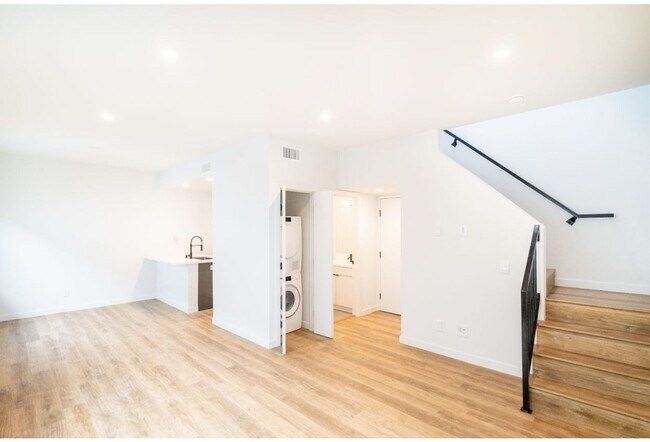 6120 Eleanor Ave