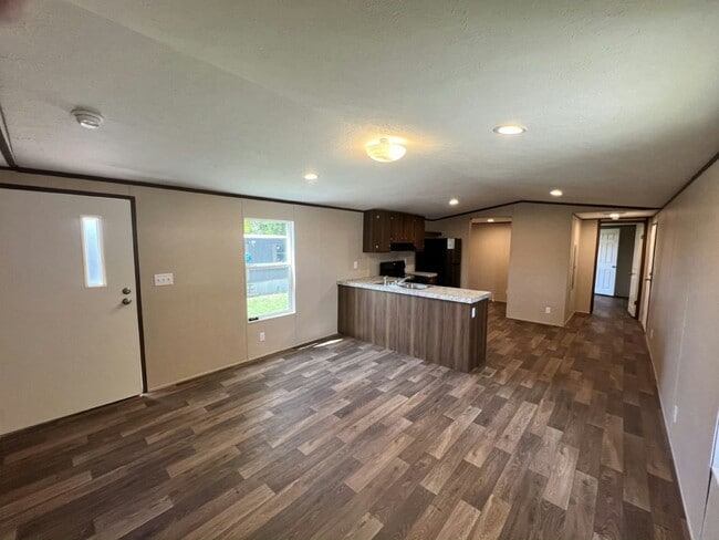 Photo - 33 Tower Manor Cir W