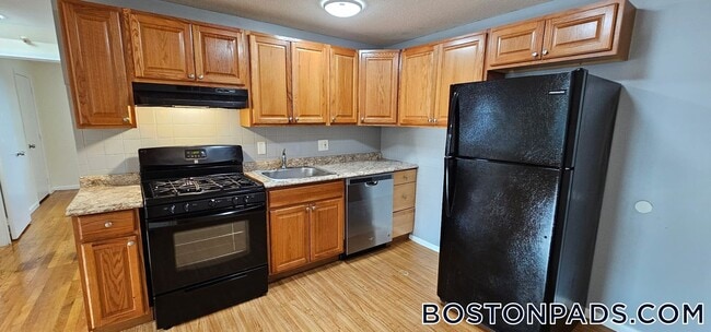 Building Photo - 18 Belmont St Rental