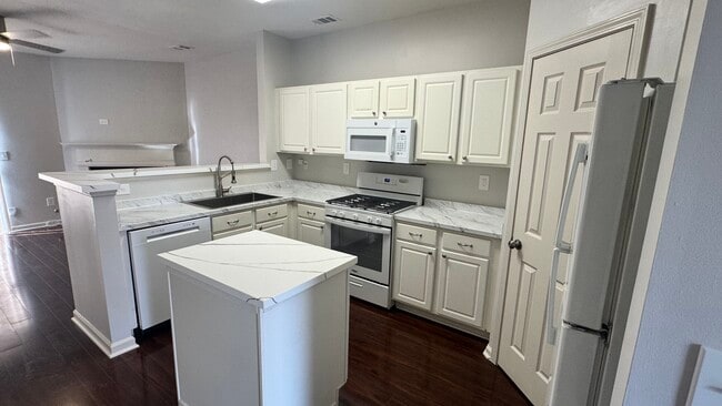 Photo - 3385 Hidden Cove Cir