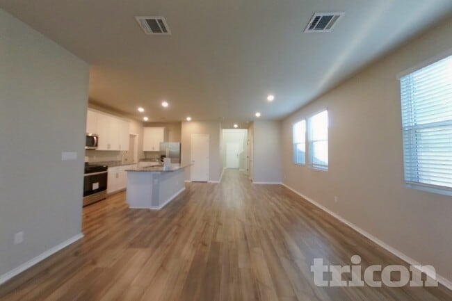 5308 Saddle Clb Dr