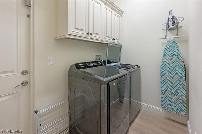 Photo - 730 95th Ave N