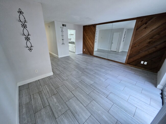 Photo - 4825 Lighthouse Cir