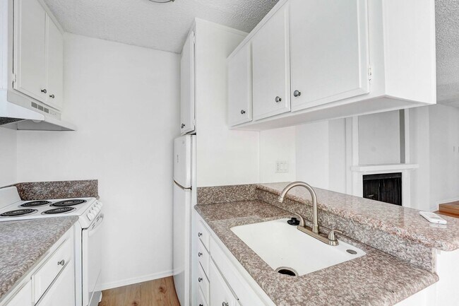 Photo - 727 Westbourne