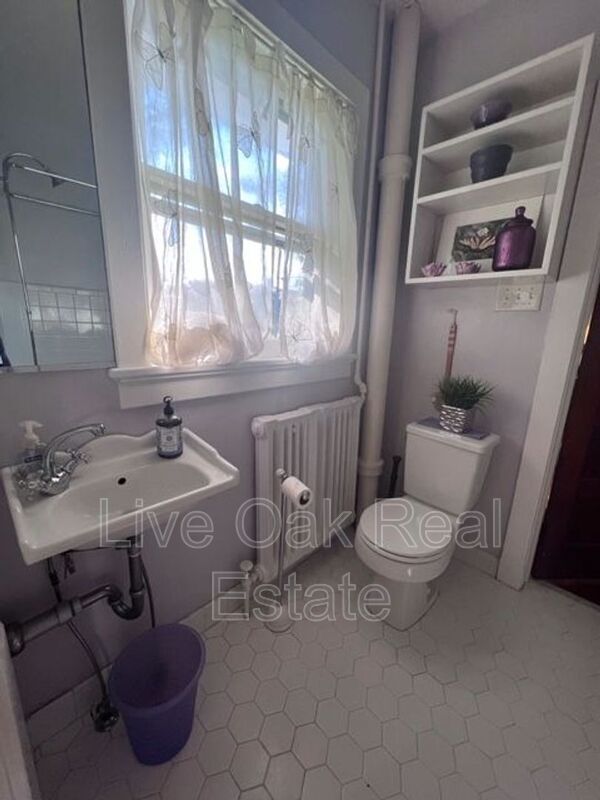 Photo - 774 W 51st St