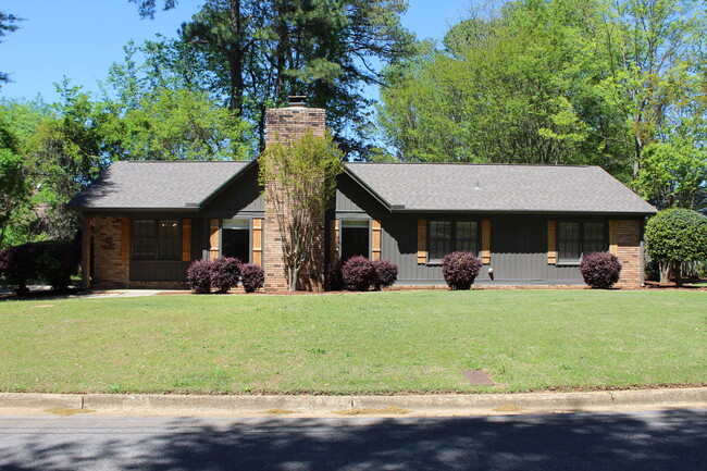 Front Of Home 1 - 900 Heritage Dr House