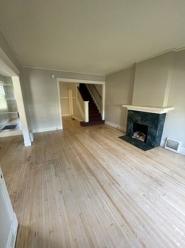 Photo - 920-922 E 4th St Unit 922 E 4th St