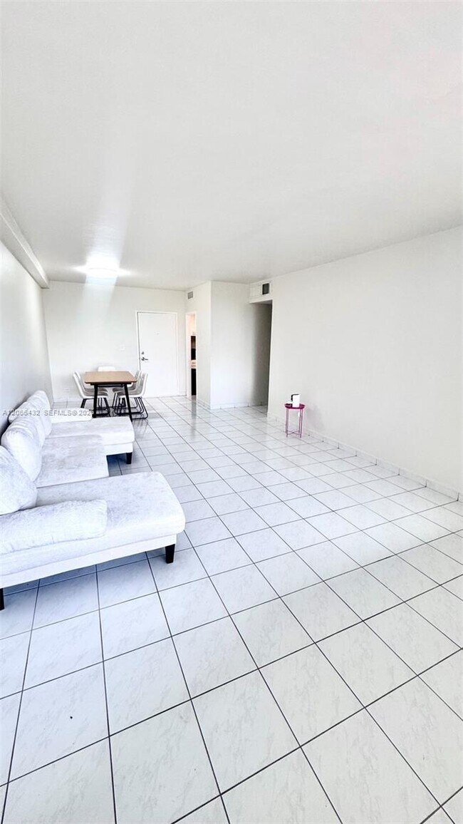7441 Wayne Ave Unit 1C