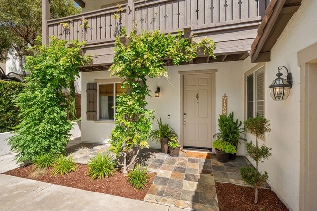 Photo - Gorgeous Eastlake Townhome!