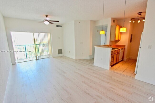 Building Photo - 6001 SW 70th St Unit 609 Rental
