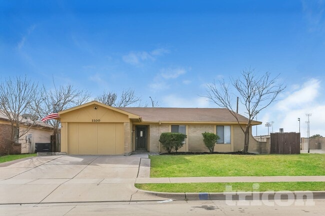 Building Photo - 1100 Green Hill Dr