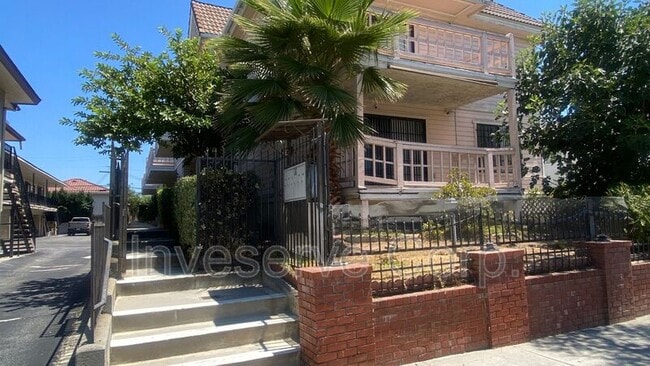 Building Photo - 310 N Moore Ave Unit Apt C