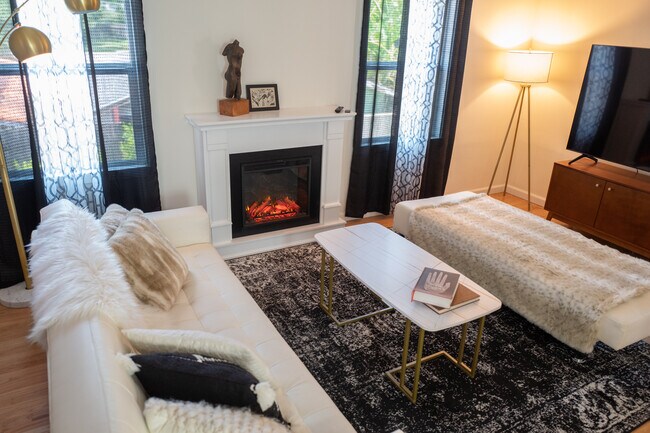 Photo - 1621 Campus Rd