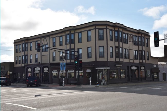Pokegama Hotel Building - Pokegama Hotel Building Apartments