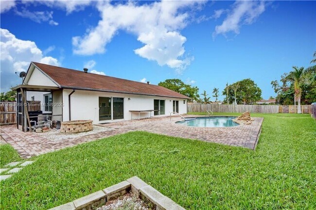 Building Photo - 210 NE 2nd Ct