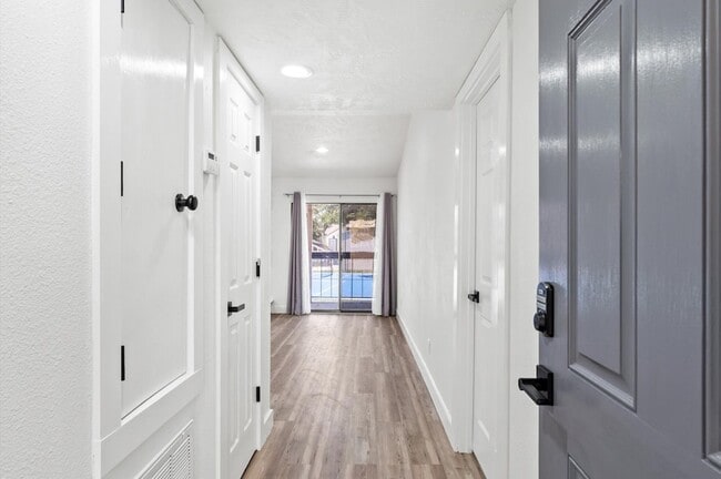 Photo - 17331 Red Oak Dr Unidad 14