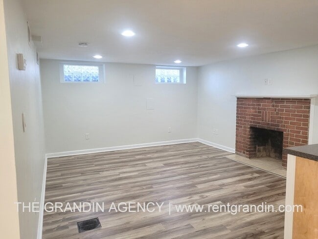 Photo - 2803 Burton Ave NW