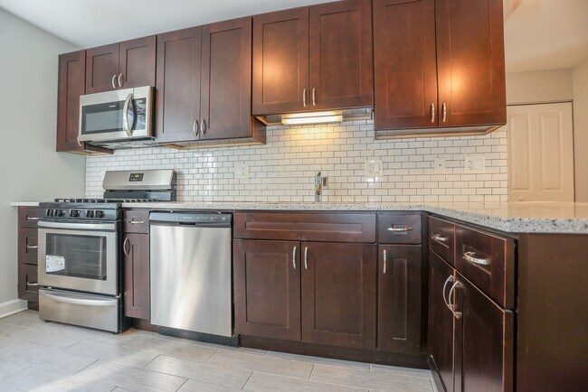 Photo - 6803 N Ridge Blvd Unit 106