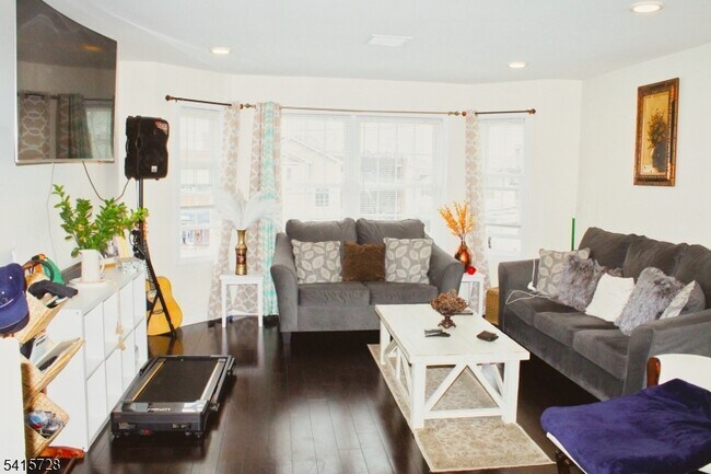 Photo - 1171 Chestnut St