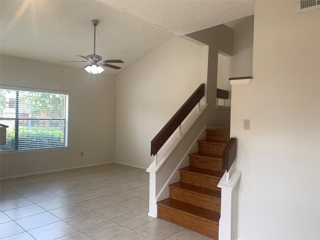 Building Photo - 2710 Grants Lake Blvd Unit M2