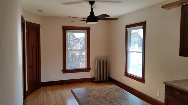 Sala de estar - 2045 E Washington Ave Unidad 3