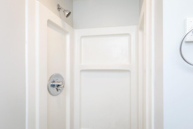 Photo - 5 Johnson Ave