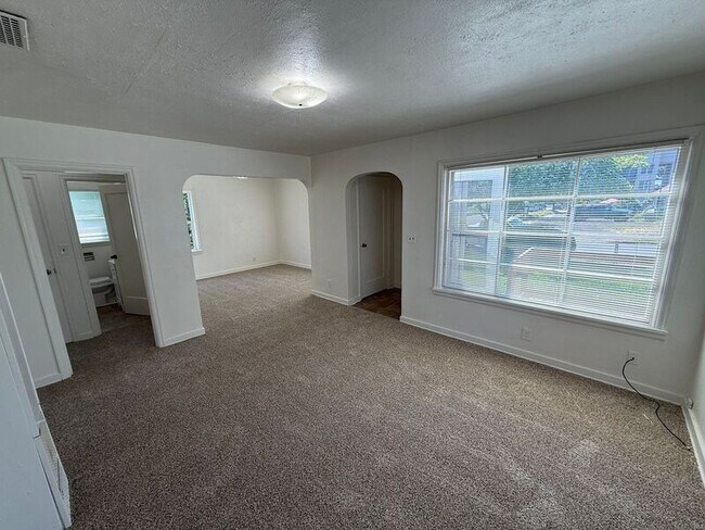 Photo - 1345 Lee St SE