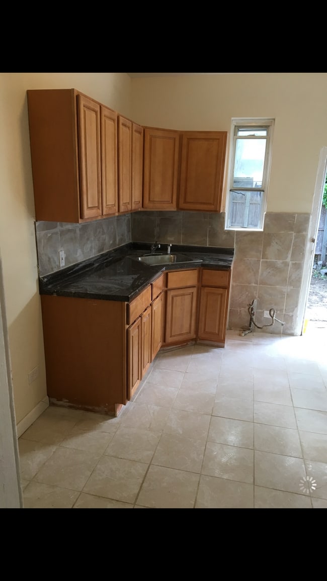 Photo - 3430 N Lee St