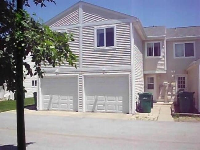 Building Photo - 487 Meadow Green Ln