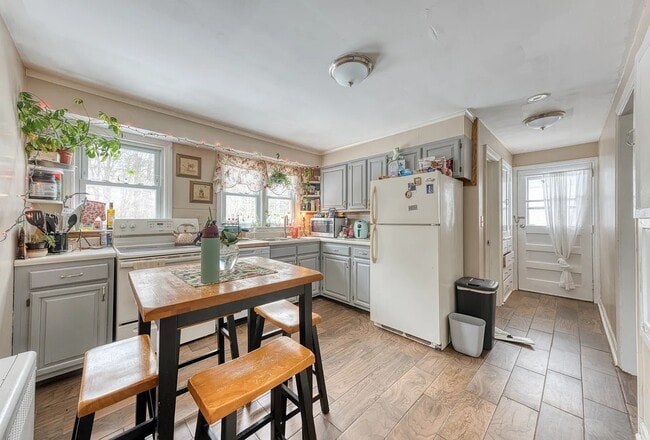 Photo - 291 Mansfield Ave