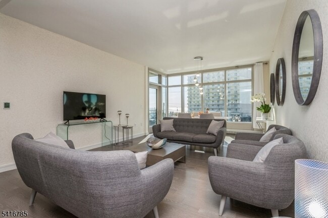 Photo - 15 Morris Ave Unidad 216