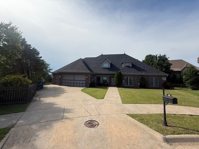 Photo - 300 SW Bordeaux Ct
