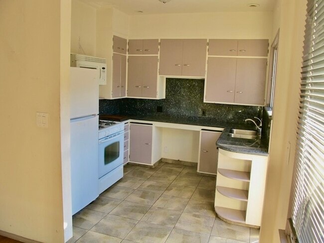 Building Photo - 1839 Silver Lake Blvd Unit 1839