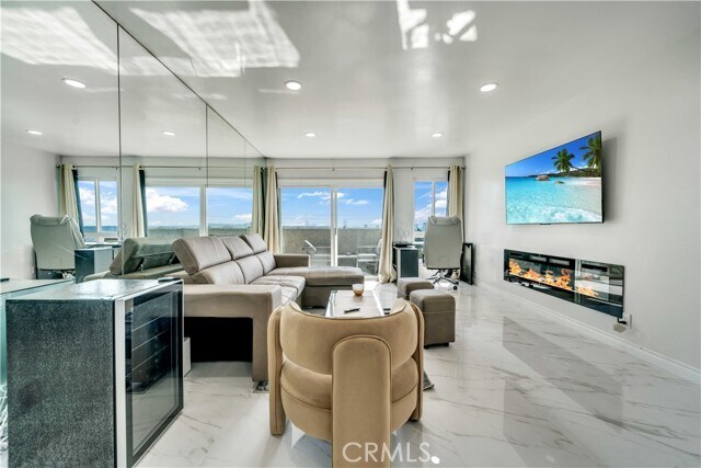 Photo - 8400 De Longpre Ave Unidad 311