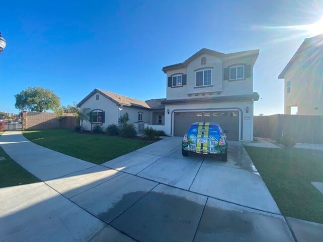 Building Photo - Like New 4 Bedroom Home in Harvest Square