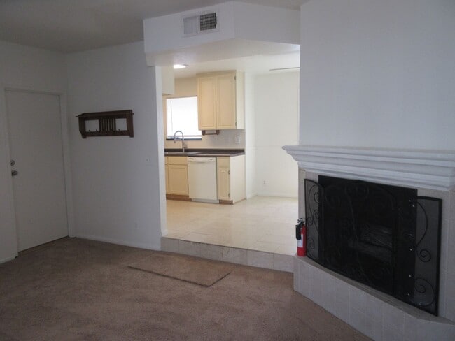 Photo - Wonderful townhouse on Glenoaks!