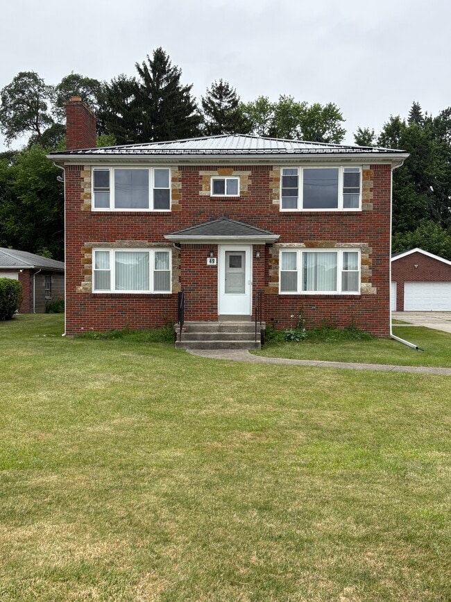 Building Photo - 49 S Youngs Rd Unit 1 Rental