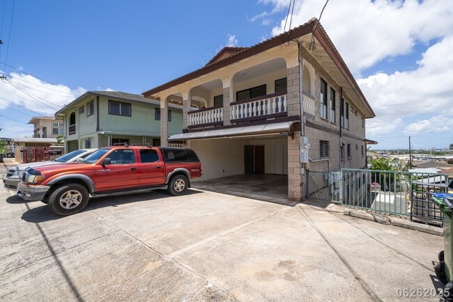 3BR/2BA/2PKG(TANDEM) UPSTAIRS UNIT IN THRE... - 3BR/2BA/2PKG(TANDEM) UPSTAIRS UNIT IN THRE... House