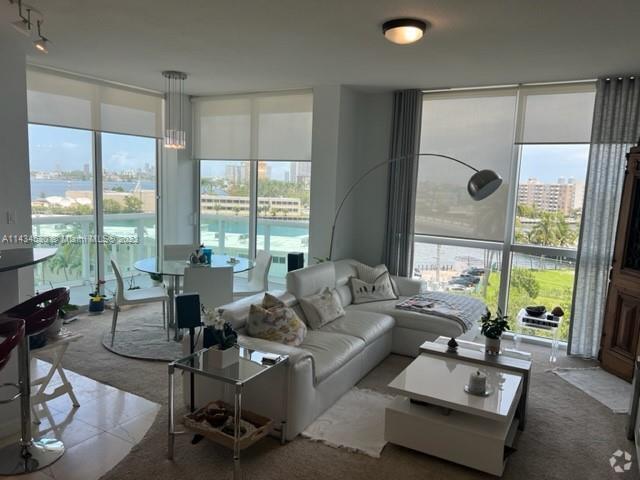 Building Photo - 7900 Harbor Island Dr Rental