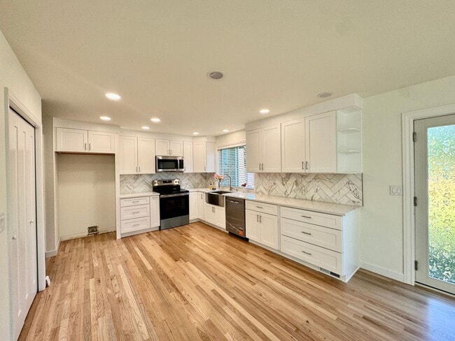 Photo - Fantastic Redmond Location!!!