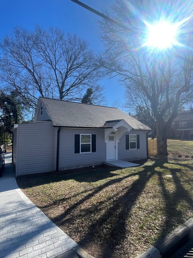 Photo - 916 9th St NE