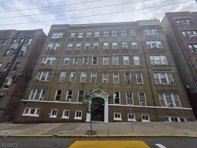Building Photo - 325 79th St Unit 21