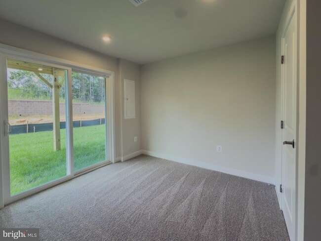 6737 Shelton Ln